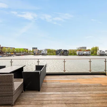 Σπίτι διακοπών Luxurious 4-room Water In